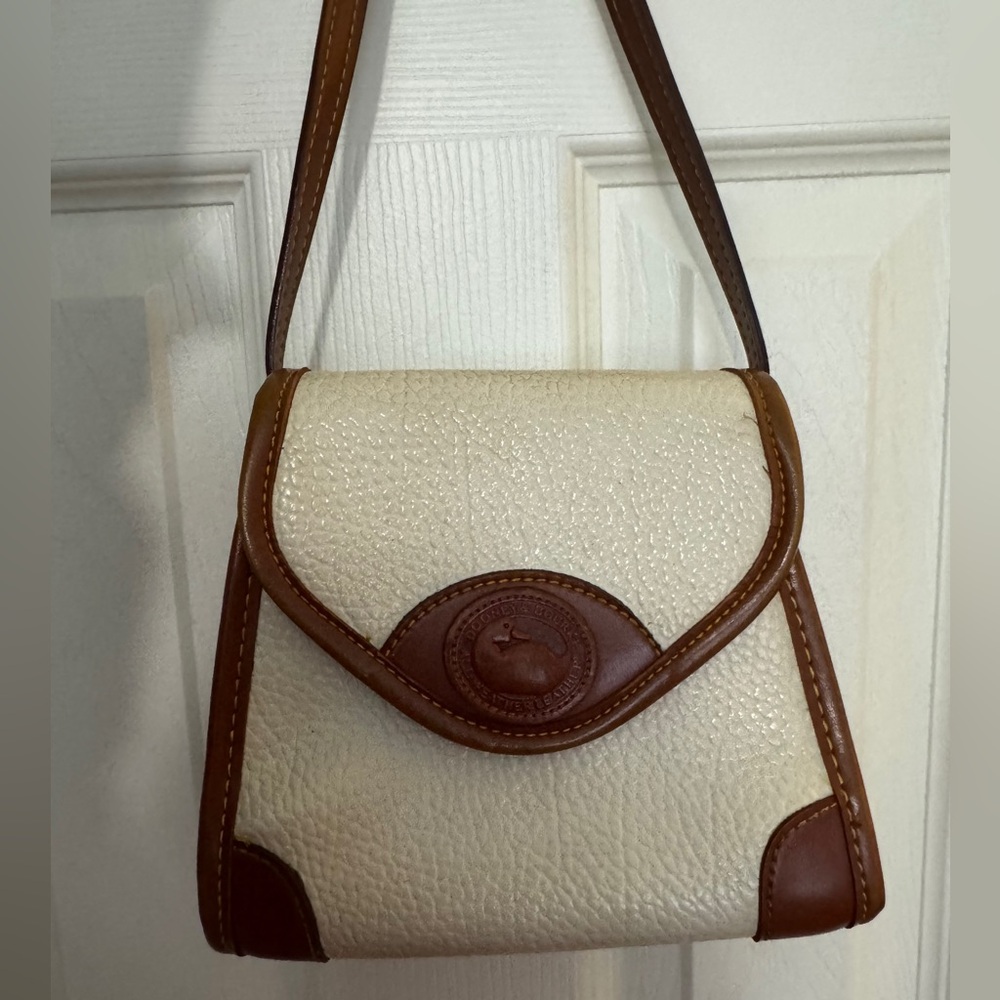 Elegant Cream and Brown Dooney & Bourke Leather Shoulder Bag